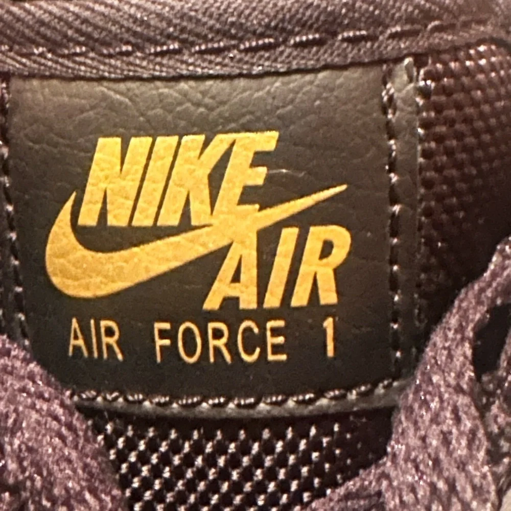 Nike Air Force 1 '07 Essential Black With Gold Piping Women’s Size 8. 5 EUC!